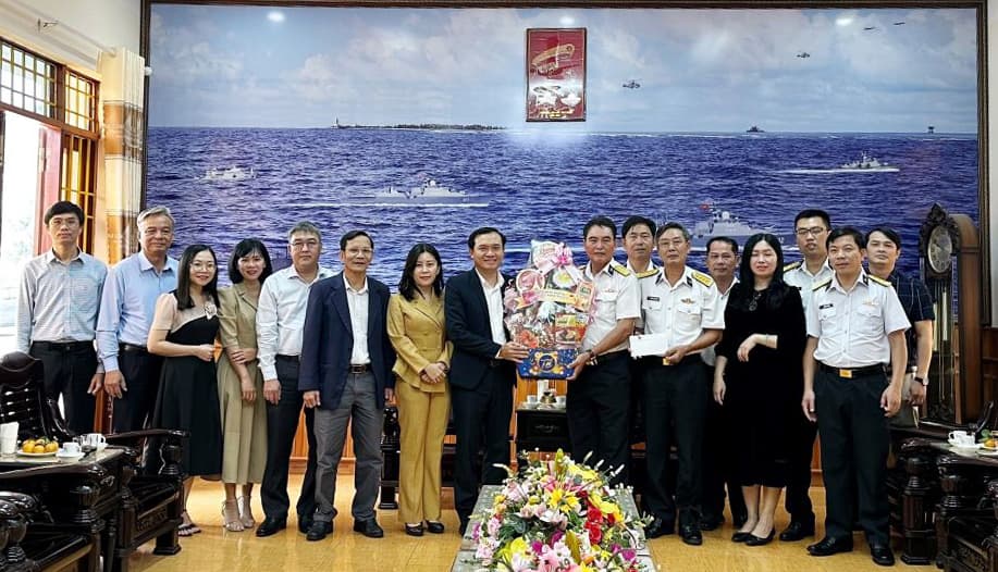 Đoàn công tác tỉnh Phú Yên thăm và làm việc với các đơn vị Cục Kỹ thuật Hải quân khu vực Khánh Hòa