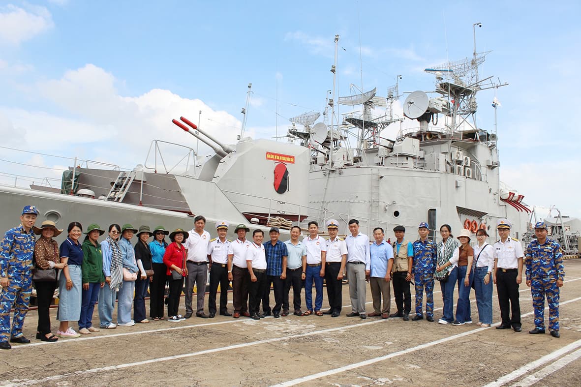 Đoàn Uỷ ban Mặt trận Tổ quốc Việt Nam huyện Hóc Môn giao lưu tại Lữ đoàn 171