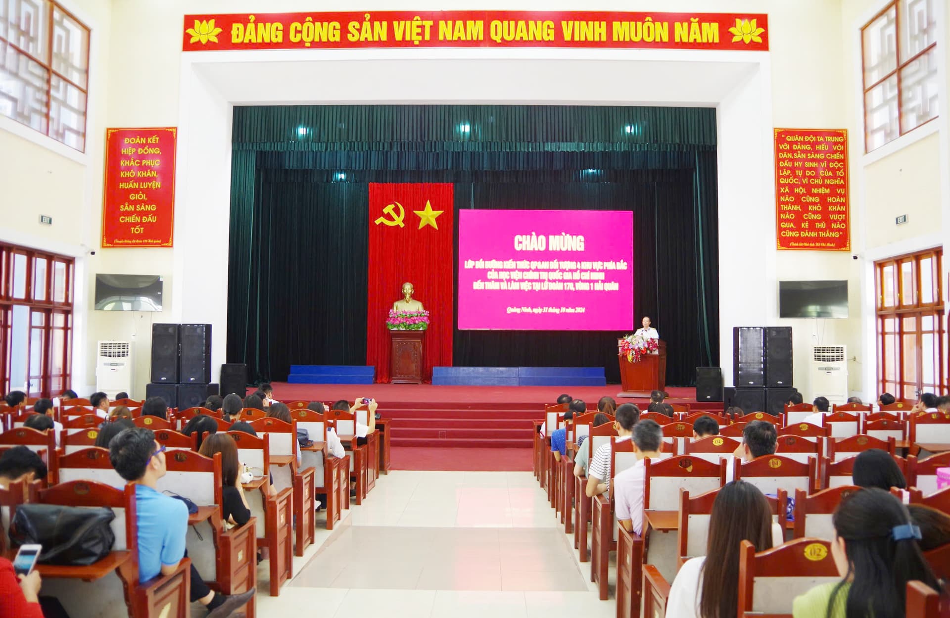 Đoàn cán bộ, học viên Học viện Chính trị Quốc gia Hồ Chí Minh nghiên cứu thực tế tại Lữ đoàn 170