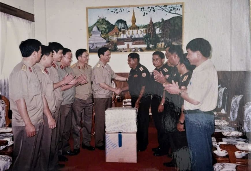 Kỷ niệm 75 năm Ngày truyền thống Quân tình nguyện và chuyên gia Việt Nam tại Lào (30/10/1949 - 30/10/2024)