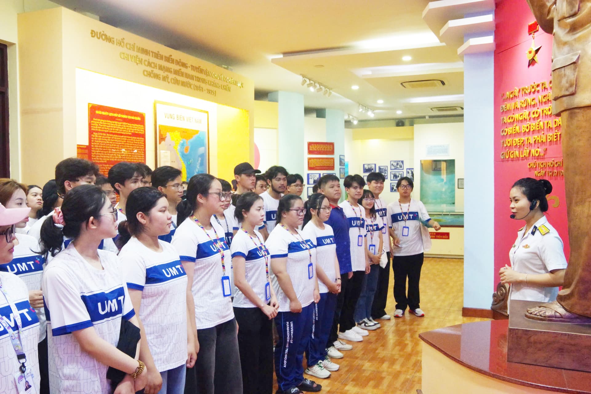 Lữ đoàn 125 thông tin về tình hình biển, đảo cho 150 giảng viên, sinh viên