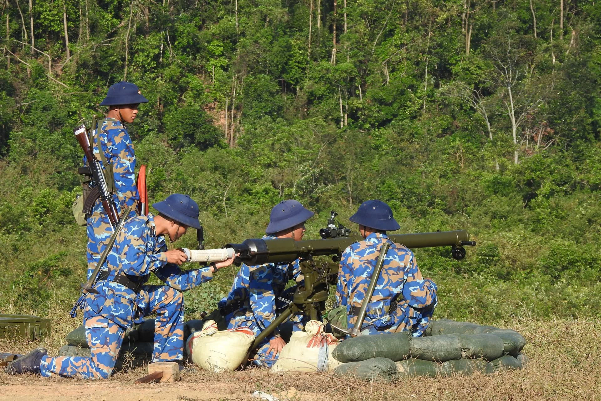 Lữ đoàn 147 kiểm tra bắn đạn thật cho học viên Khóa 51