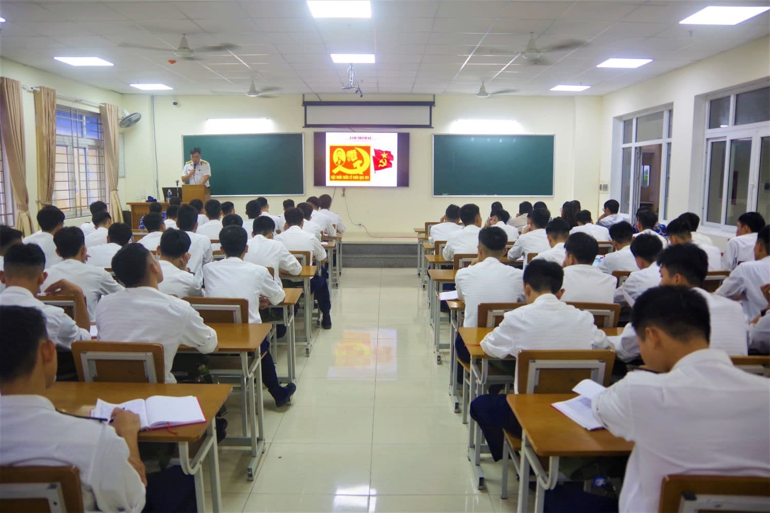 Học viện Hải quân bồi dưỡng lý luận chính trị cho đảng viên mới và đối tượng kết nạp đảng