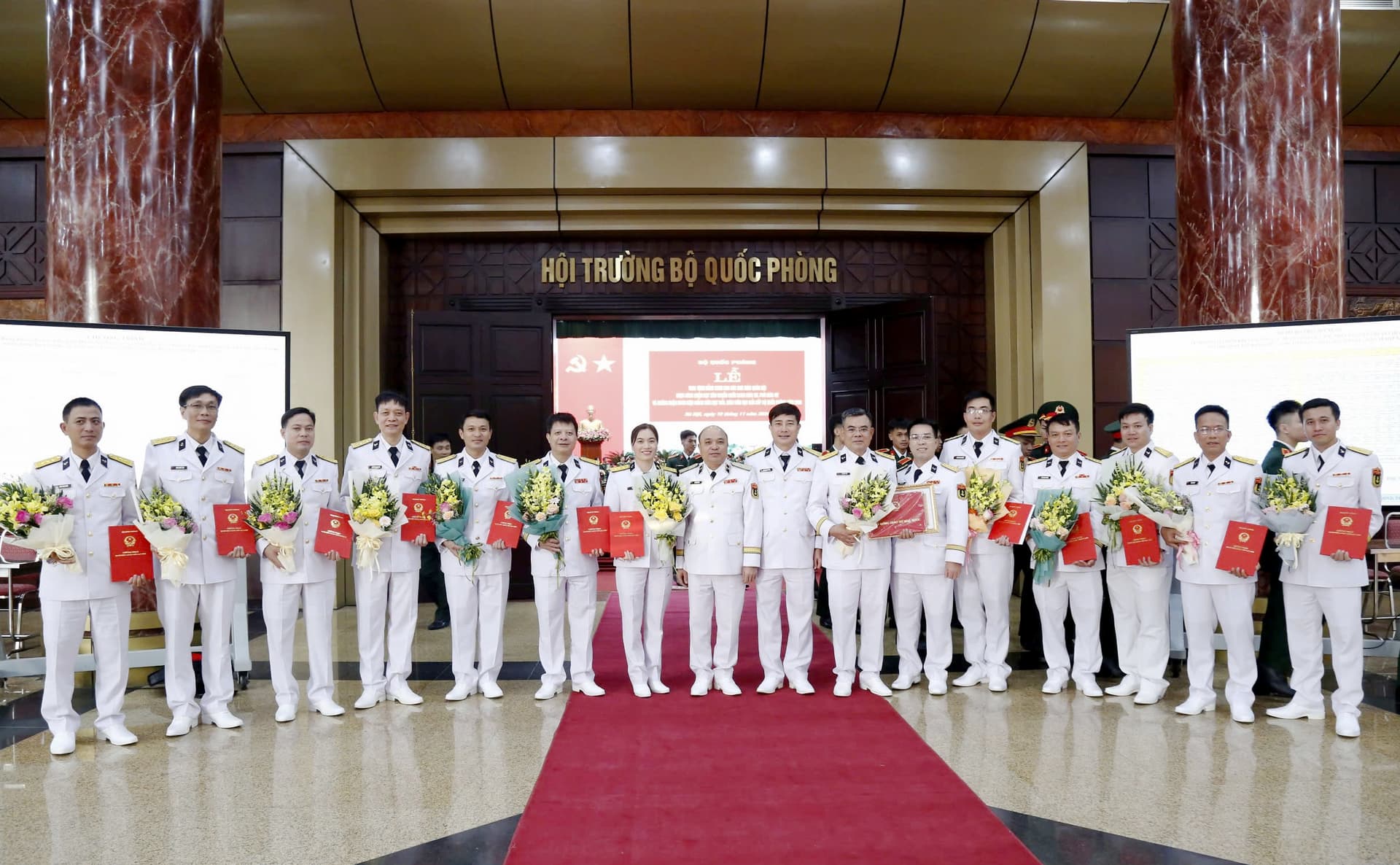 Quân chủng Hải quân có 13 nhà giáo được công nhận là Phó Giáo sư và giảng viên, giáo viên dạy giỏi cấp Bộ Quốc phòng