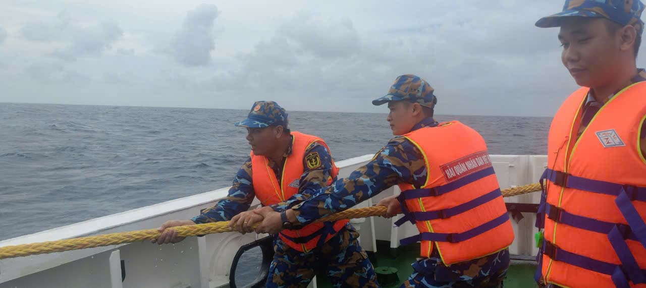 Tàu 467 cứu nạn thành công tàu cá Bình Định