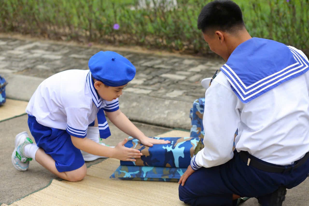 Chương trình “Chúng em làm chiến sĩ tí hon” ở Lữ đoàn 83