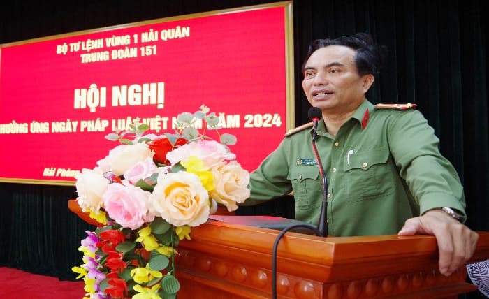 Trung đoàn 151 thông tin, tuyên truyền pháp luật cho cán bộ, chiến sĩ