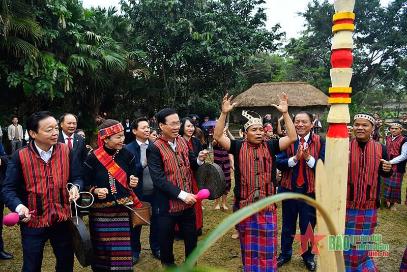 Chủ tịch nước Võ Văn Thưởng dự Ngày hội "Sắc xuân trên mọi miền Tổ quốc"
