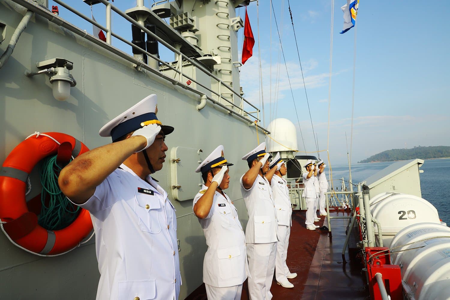 Tàu 20 cập cảng Lumut bắt đầu chuyến thăm hữu nghị Malaysia