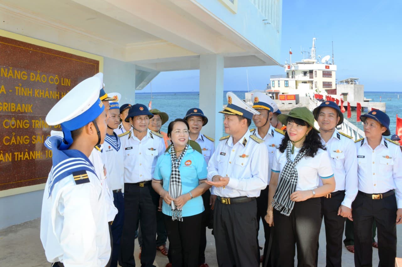 Tiếp tục xây dựng Quân chủng vững mạnh về chính trị, hoàn thành xuất sắc nhiệm vụ bảo vệ chủ quyền biển, đảo của Tổ quốc