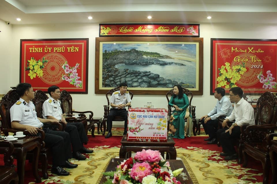 Đoàn công tác của Cục Hậu cần Hải quân thăm, làm việc với Tỉnh ủy Phú Yên