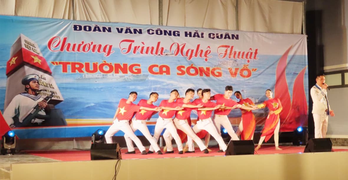 Đoàn Văn công Hải quân biểu diễn tại khu vực Đồng Nai