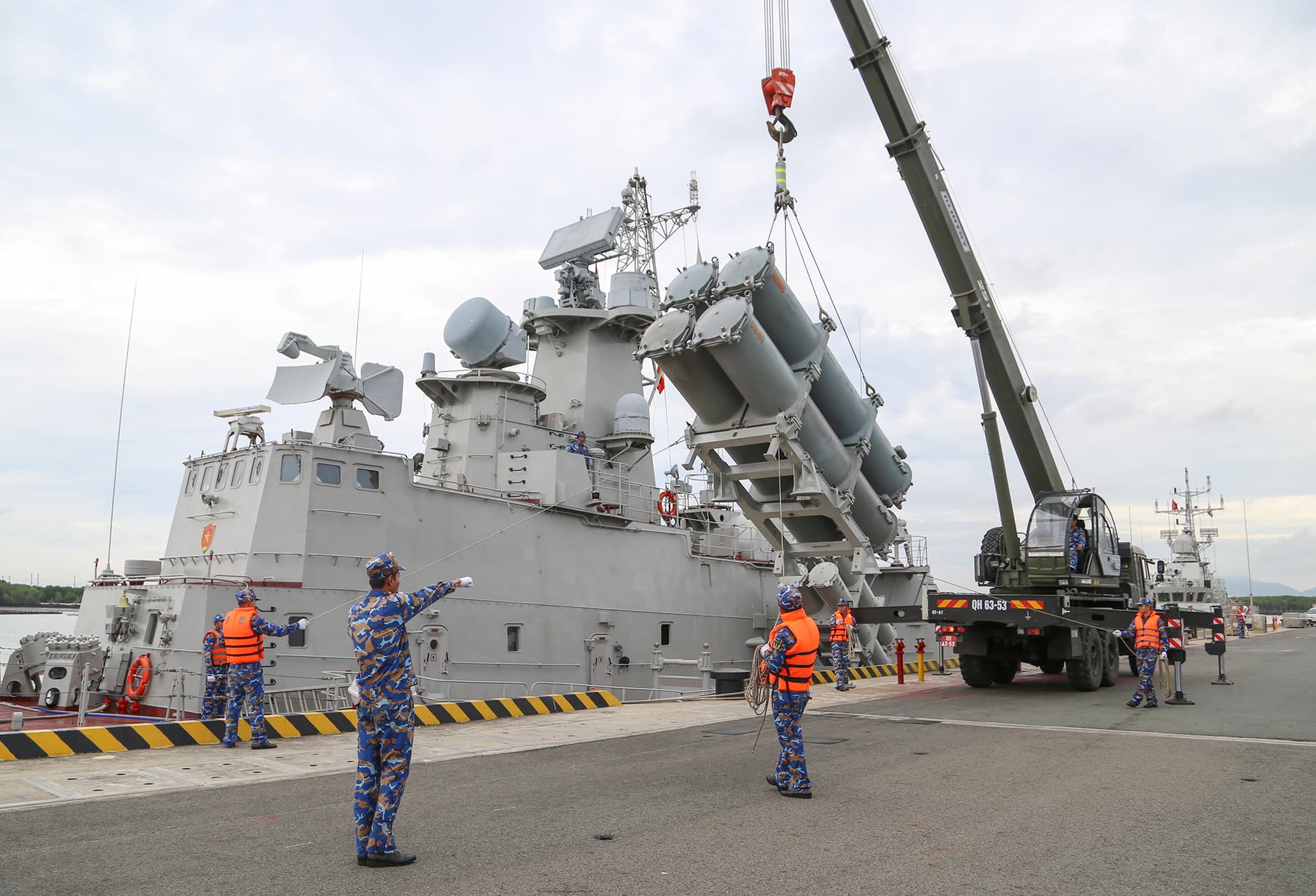 Tiếp tục đổi mới công tác giáo dục chính trị đáp ứng yêu cầu nhiệm vụ trong tình hình mới