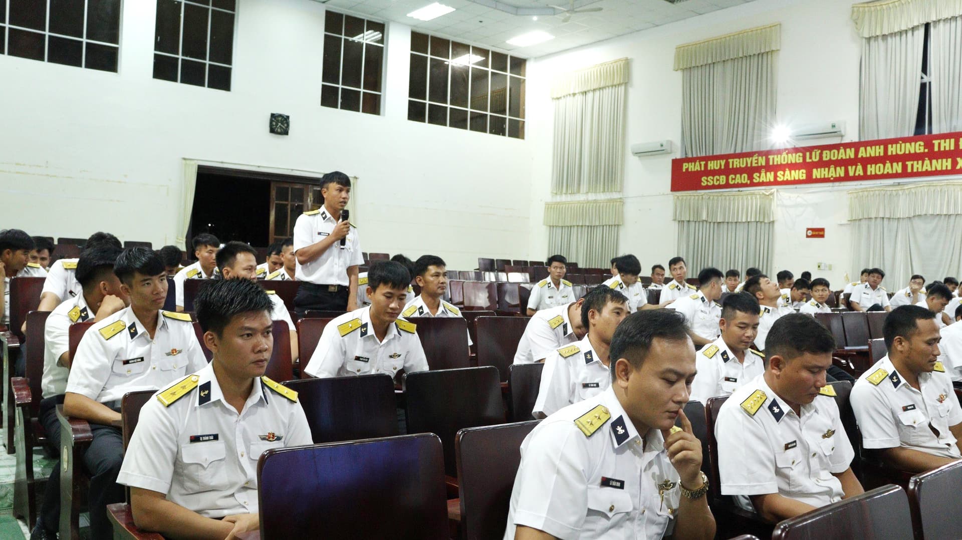 Lữ đoàn 101 đối thoại, nắm tâm tư, nguyện vọng đối với sĩ quan trẻ