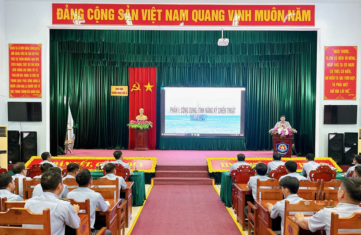 Chi đội Kiểm ngư số 4 huấn luyện công tác kỹ thuật