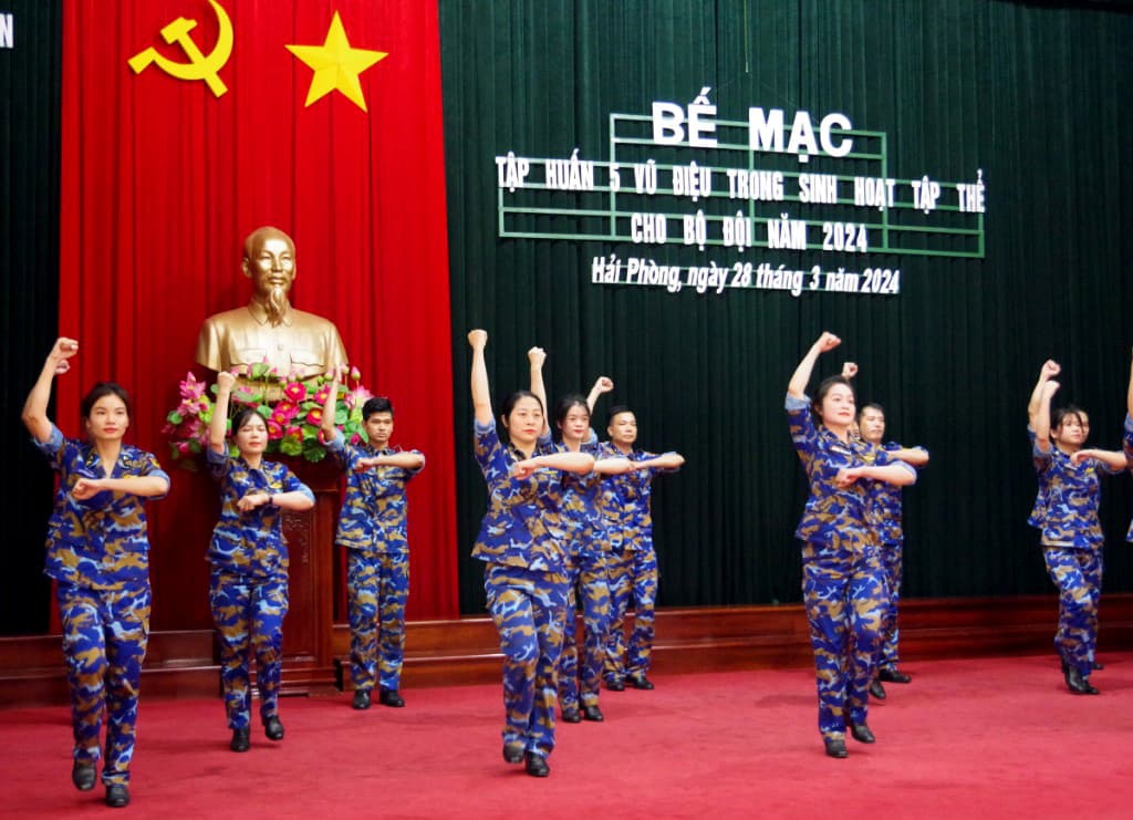 Bộ Tham mưu Hải quân: Tập huấn các vũ điệu trong sinh hoạt tập thể