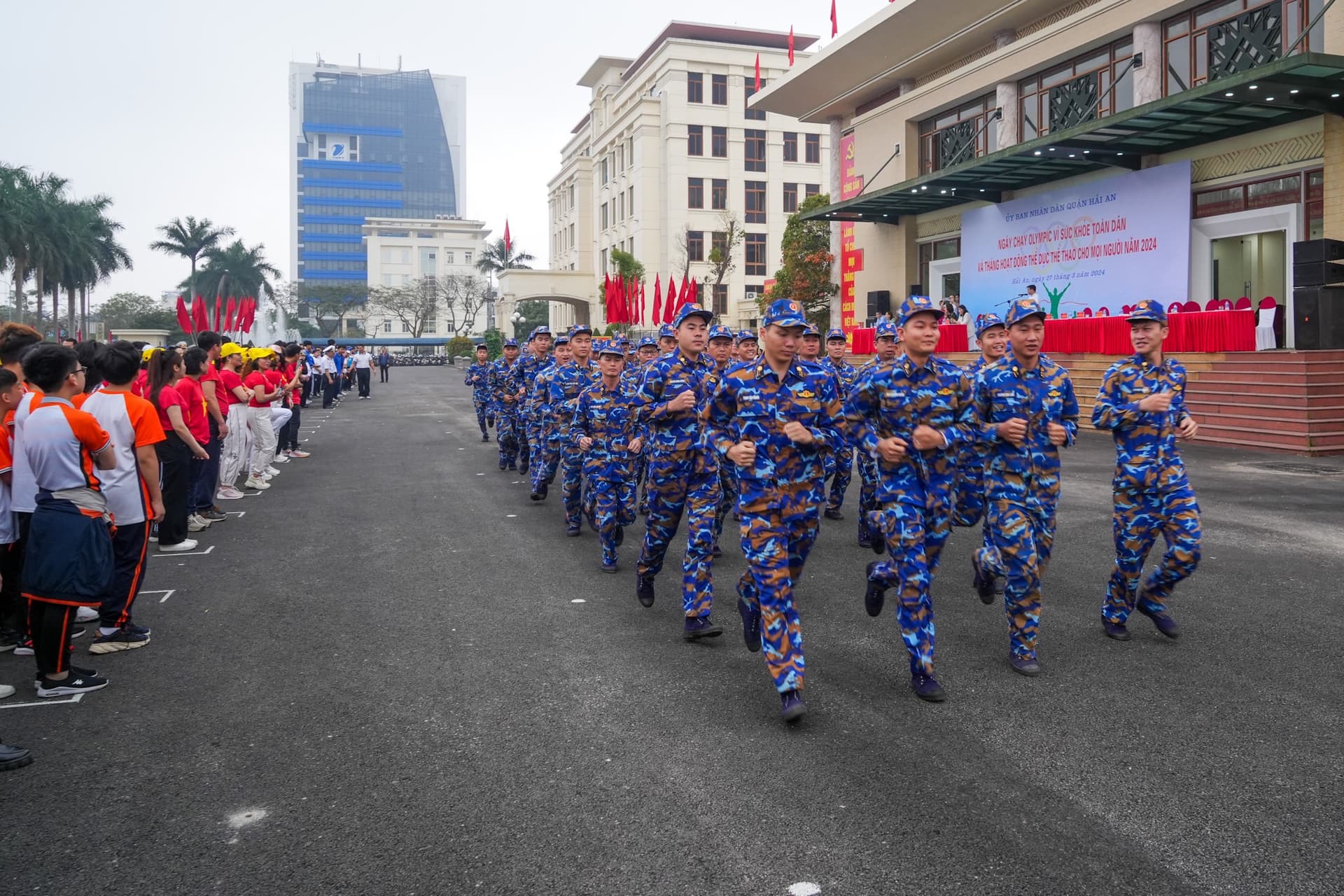Lữ đoàn 602: Tham gia ngày chạy Olympic vì sức khỏe toàn dân