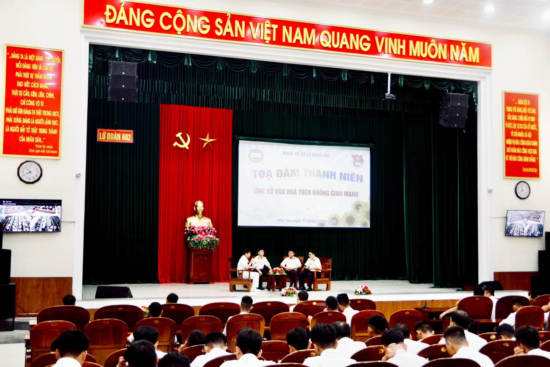 Đoàn cơ sở Lữ đoàn 682: Tọa đàm thanh niên