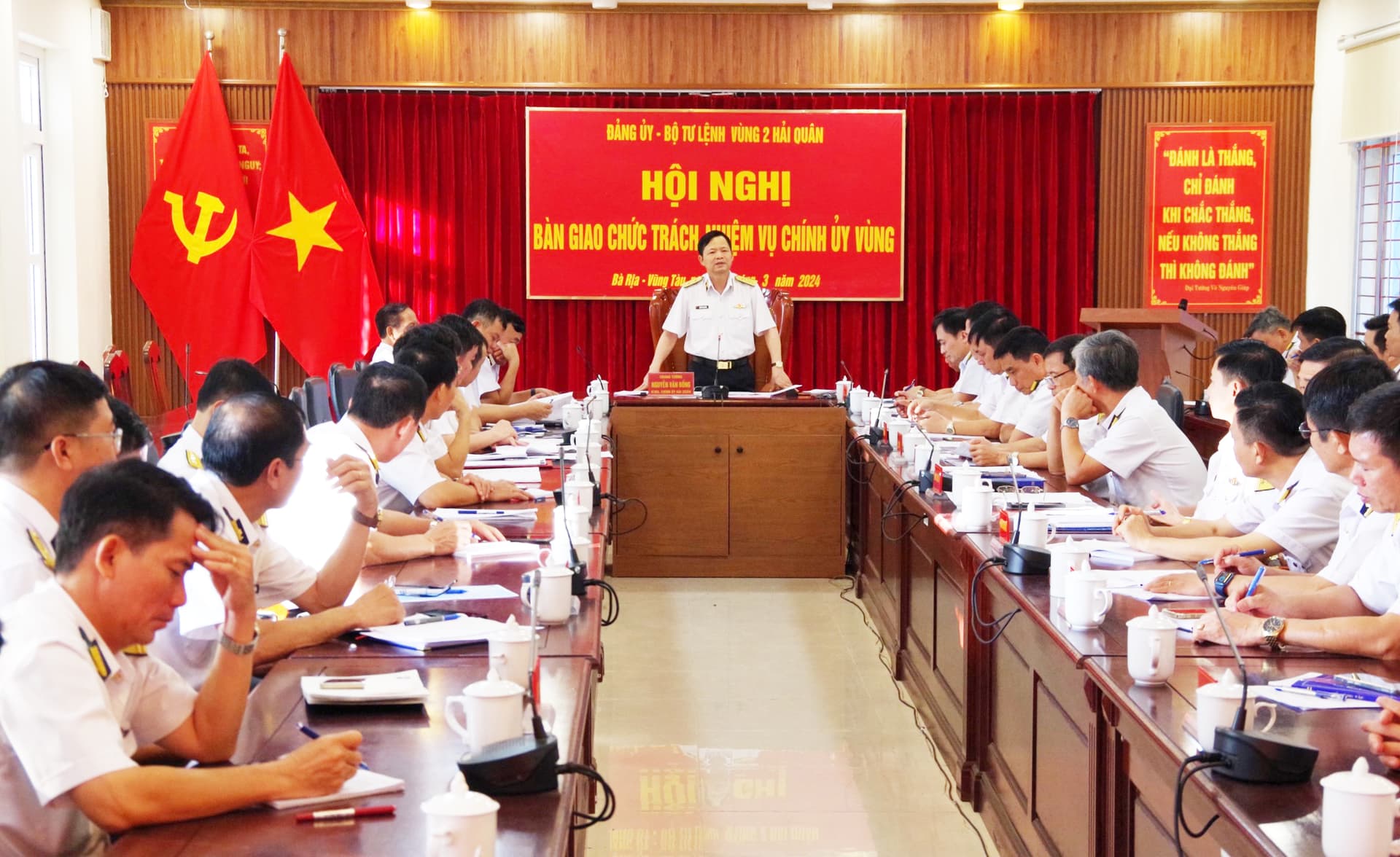 Hội nghị bàn giao chức trách, nhiệm vụ Chính ủy Vùng 2 Hải quân