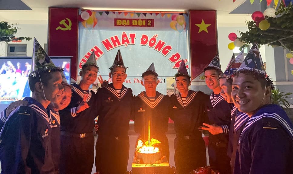 Sôi nổi đêm sinh nhật đồng đội ở Trung tâm Huấn luyện Vùng 2