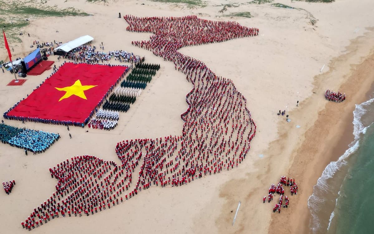 Lữ đoàn 682: Tham gia Lễ thượng cờ Tổ quốc tại Phú Yên