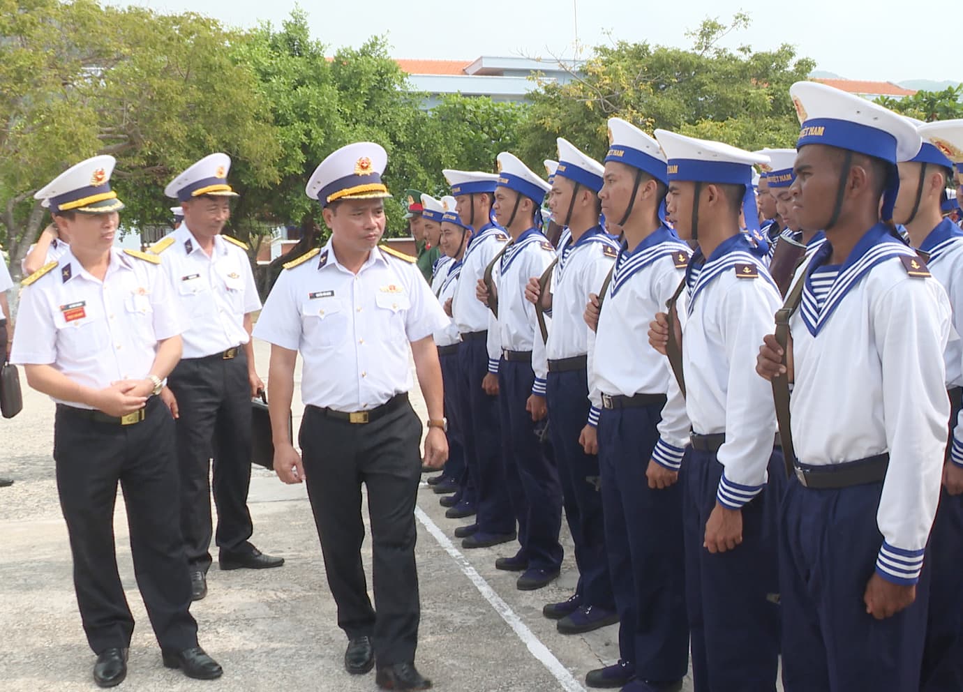 Tư lệnh Vùng 4 kiểm tra công tác huấn luyện chiến sĩ mới