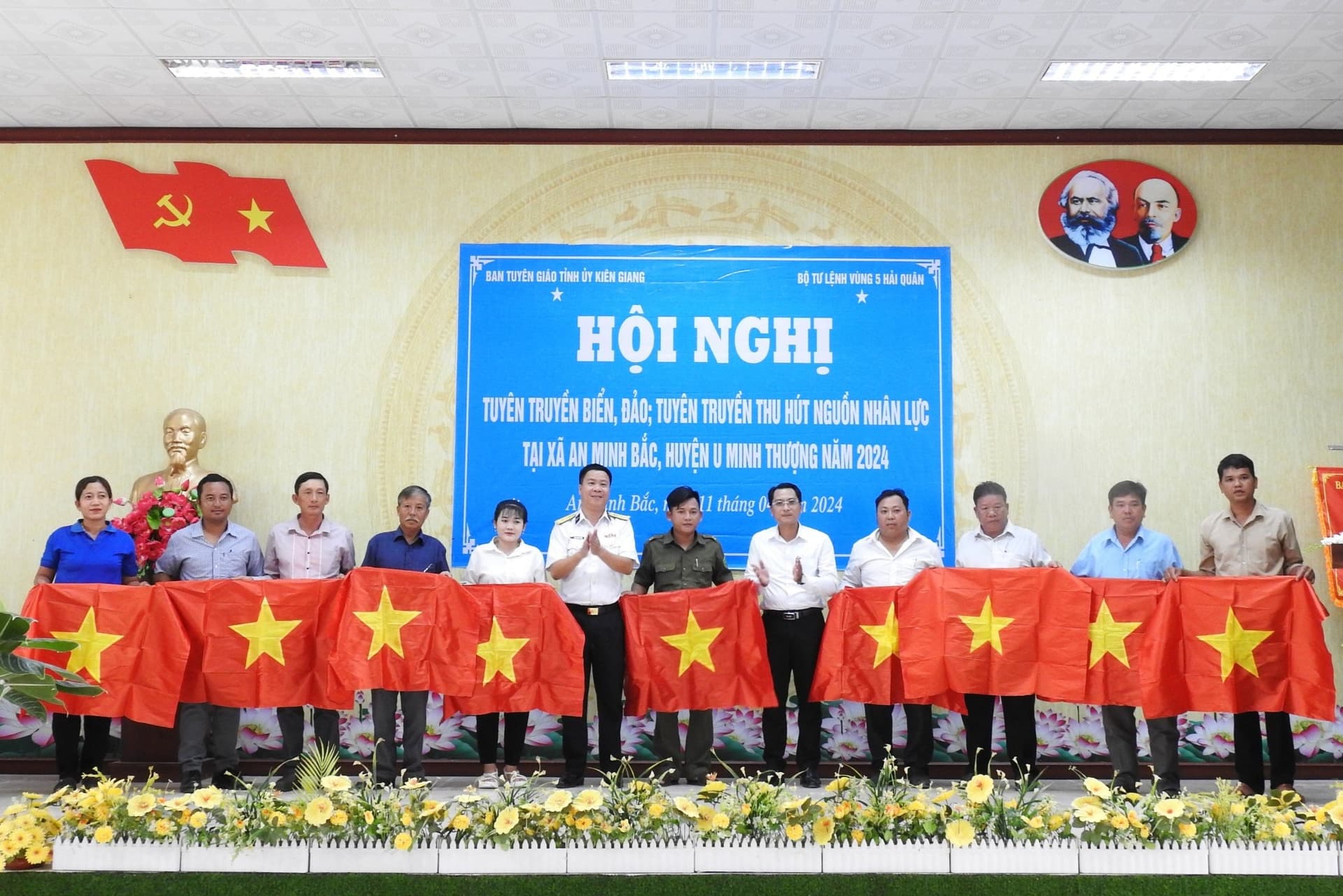 Hơn 6.000 người tại Kiên Giang nghe thông tin về biển, đảo