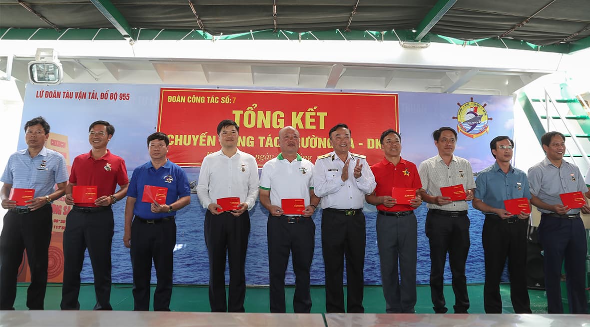 Đoàn công tác số 7 hoàn thành tốt nhiệm vụ thăm quân dân Trường Sa