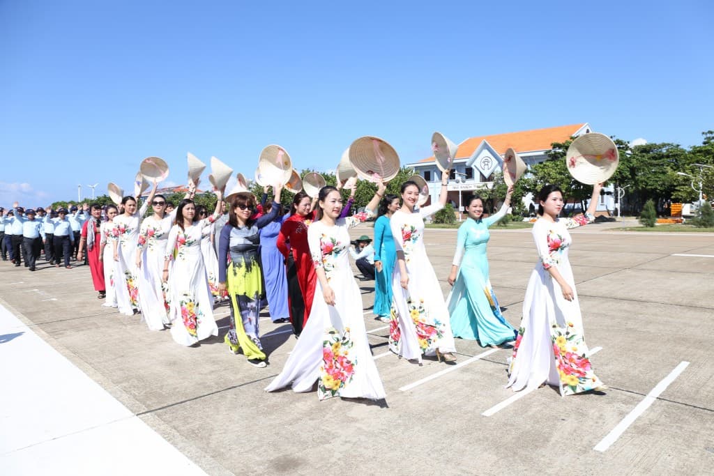 Thơ: Về với Trường Sa