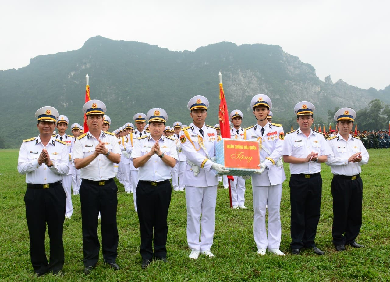 Tư lệnh Hải quân dự hợp luyện các lực lượng diễu binh, diễu hành phục vụ lễ kỷ niệm 70 năm Chiến thắng Điện Biên Phủ
