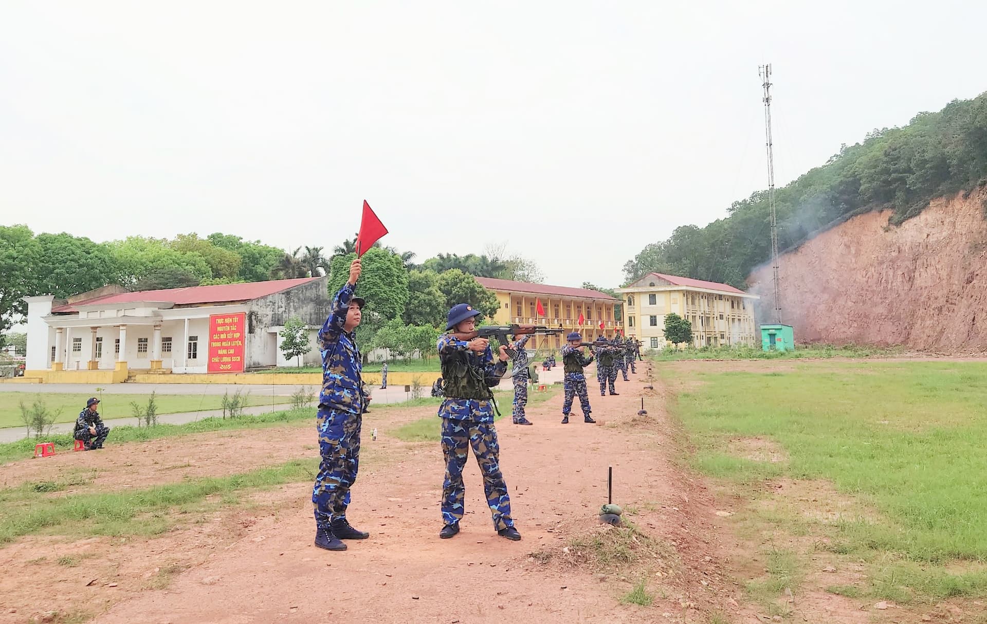 Chiến sĩ mới Tiểu đoàn 158 thực hành bắn tập lần 3