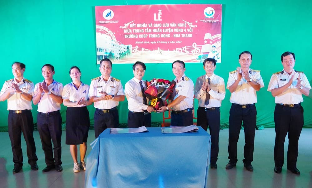 Trung tâm huấn luyện Vùng 4 - Trường Cao đẳng sư phạm Trung ương Nha Trang tổ chức Lễ ký kết nghĩa