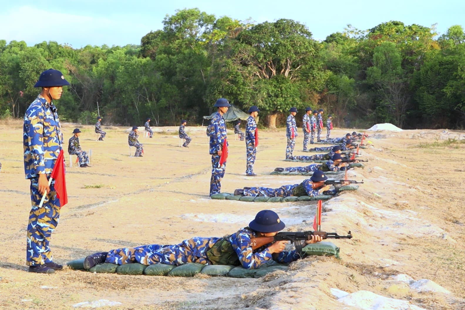 Tiểu đoàn 563 kiểm tra bắn tập đạn thật cho chiến sĩ mới