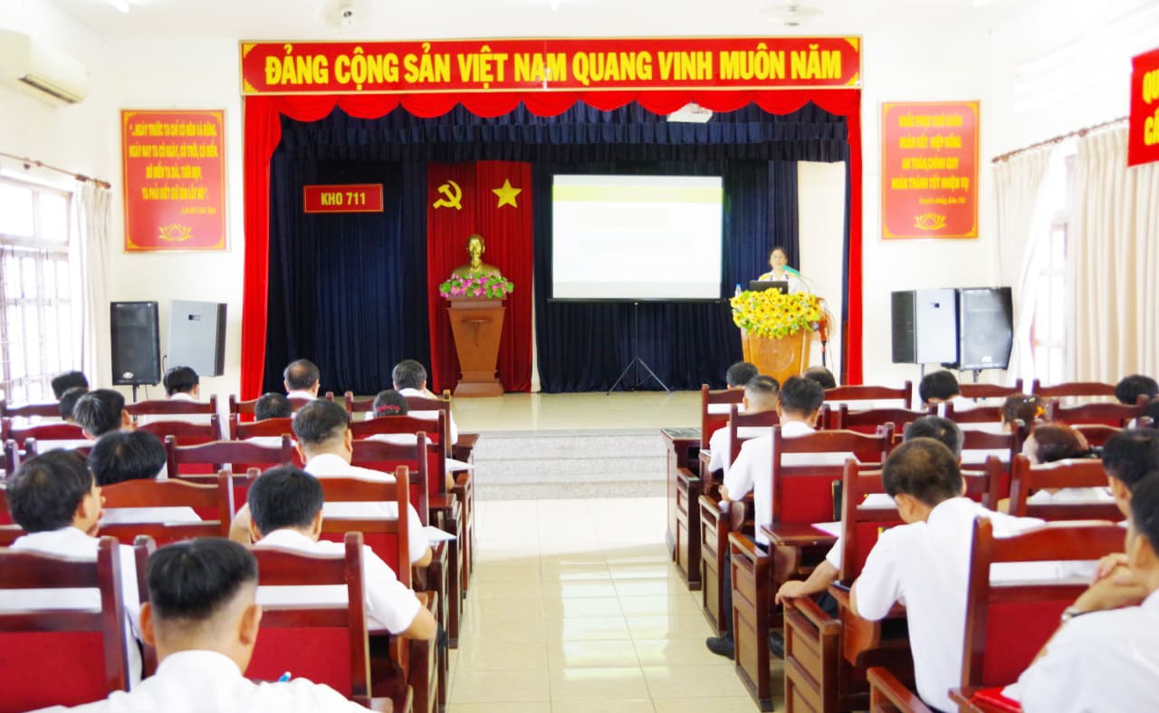 Trung tâm Tiêu chuẩn - Đo lường - Chất lượng 2 và Kho 711 phối hợp phổ biến, giáo dục pháp luật năm 2024