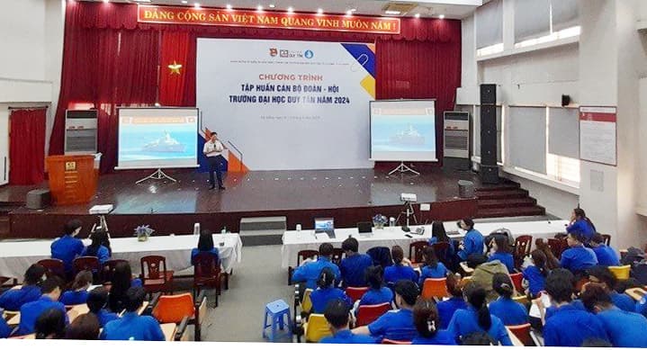 Lữ đoàn 172 thông tin về biển, đảo tại trường Đại học Duy Tân