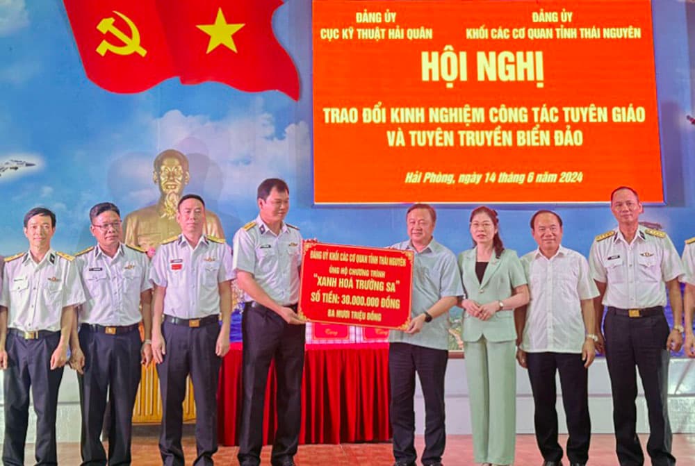 Đảng ủy Khối các cơ quan tỉnh Thái Nguyên và Cục Kỹ thuật Hải quân trao đổi kinh nghiệm về công tác tuyên truyền