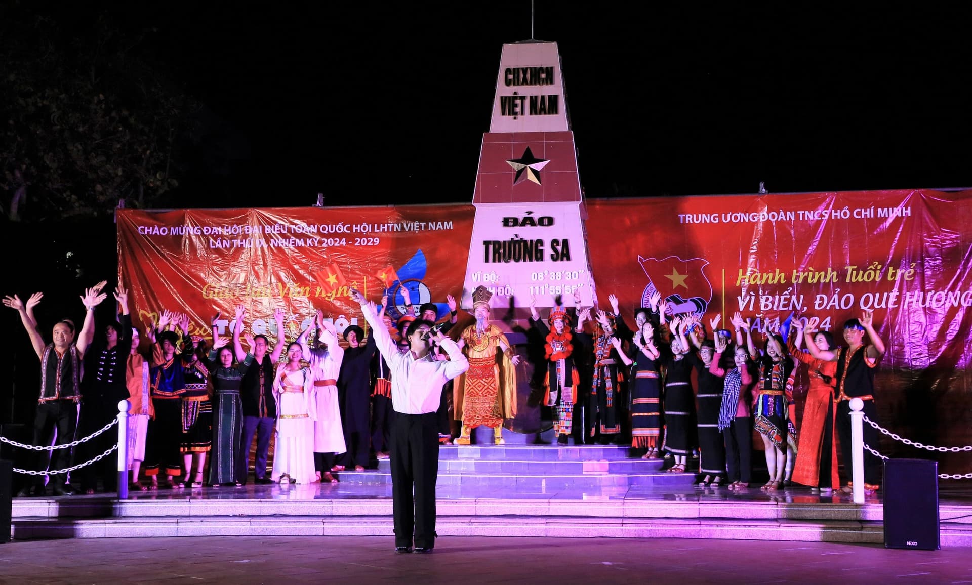 Sắc màu các dân tộc ở Trường Sa