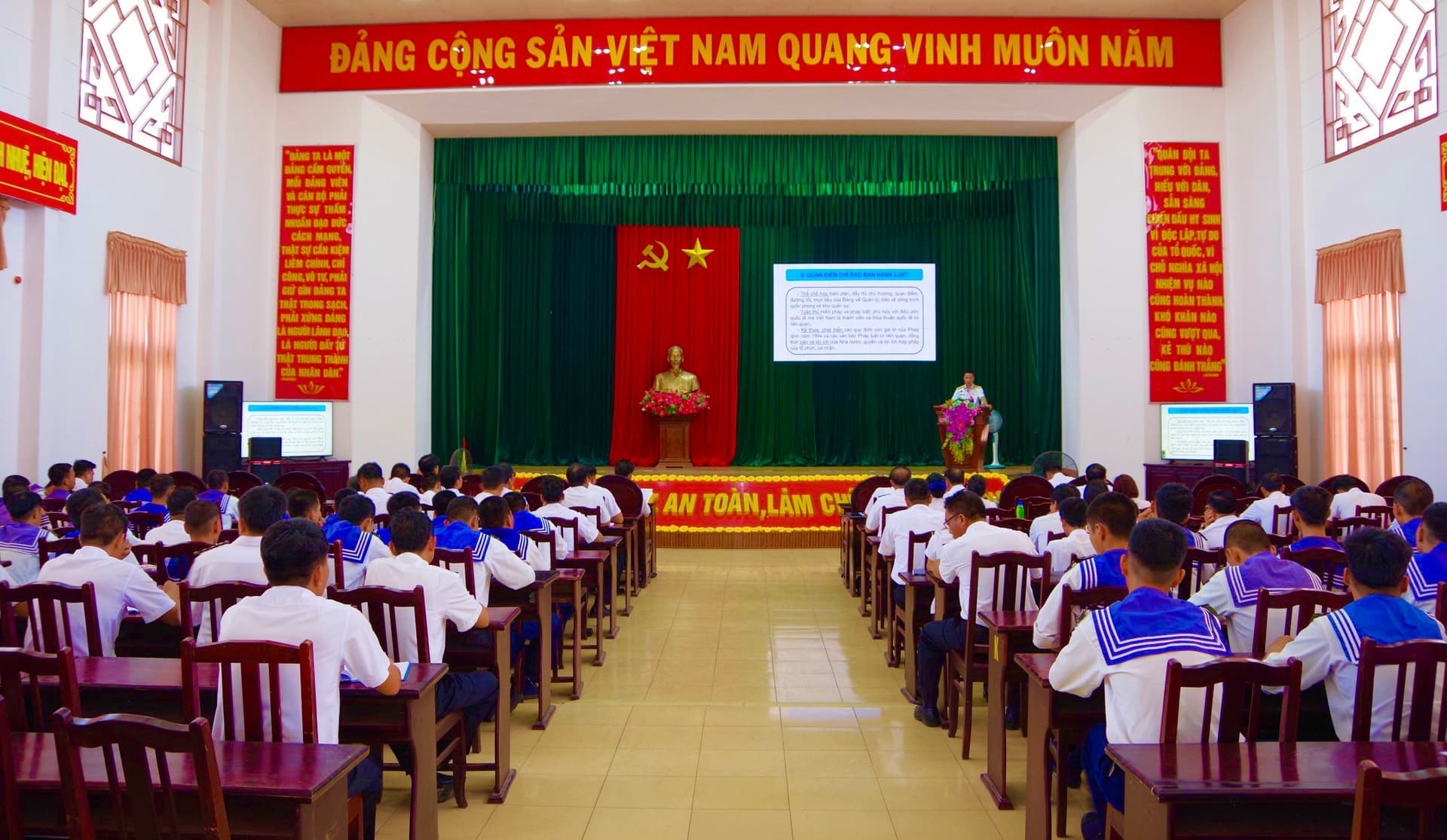 Kho 858 phối hợp tuyên truyền, phổ biến giáo dục pháp luật năm 2024