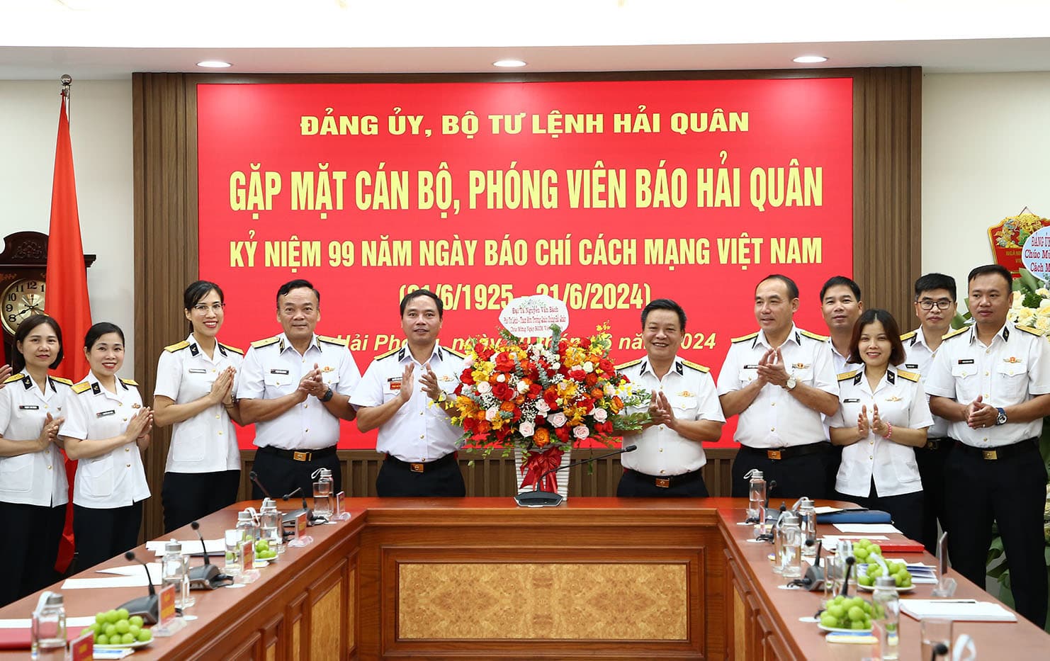 Đảng ủy, Bộ Tư lệnh Hải quân: Gặp mặt cán bộ, phóng viên Báo Hải quân Việt Nam nhân kỷ niệm 99 năm Ngày Báo chí cách mạng Việt Nam