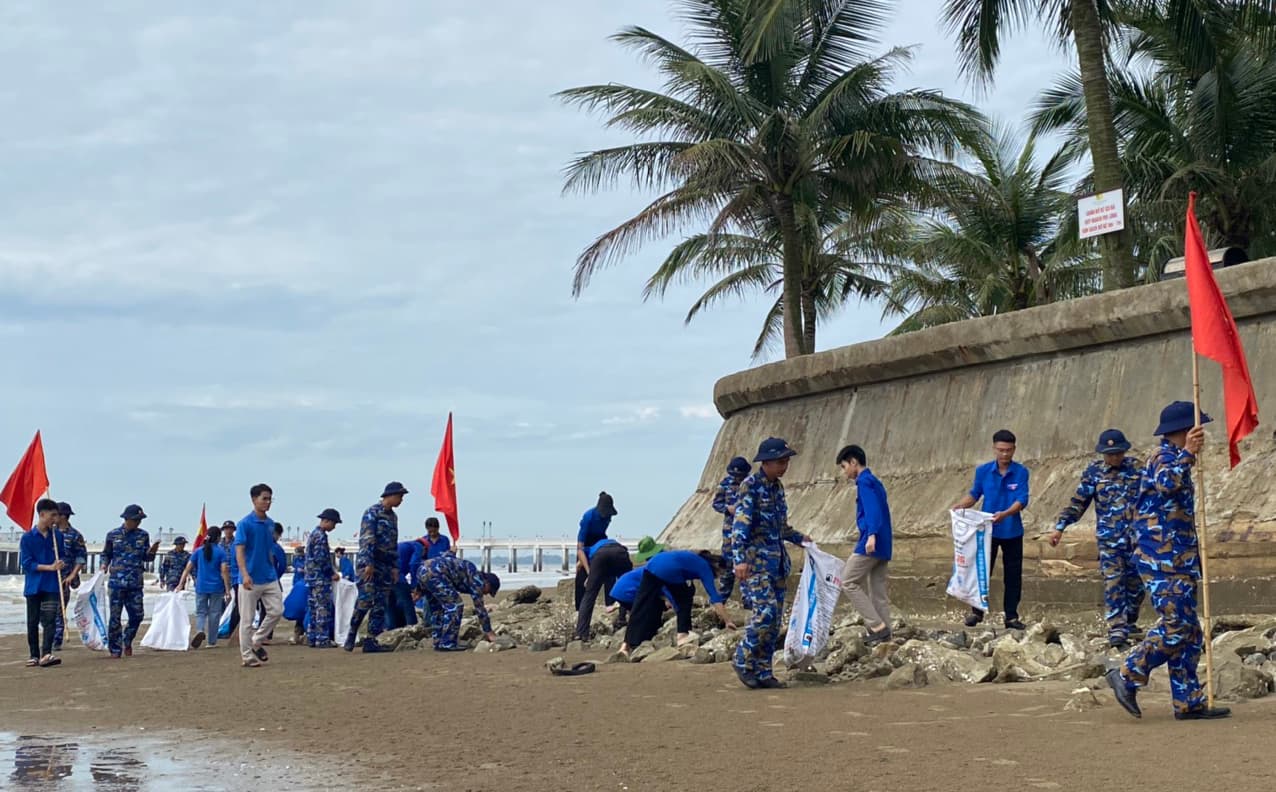 Lữ đoàn 679 làm công tác dân vận tại huyện Hoằng Hóa