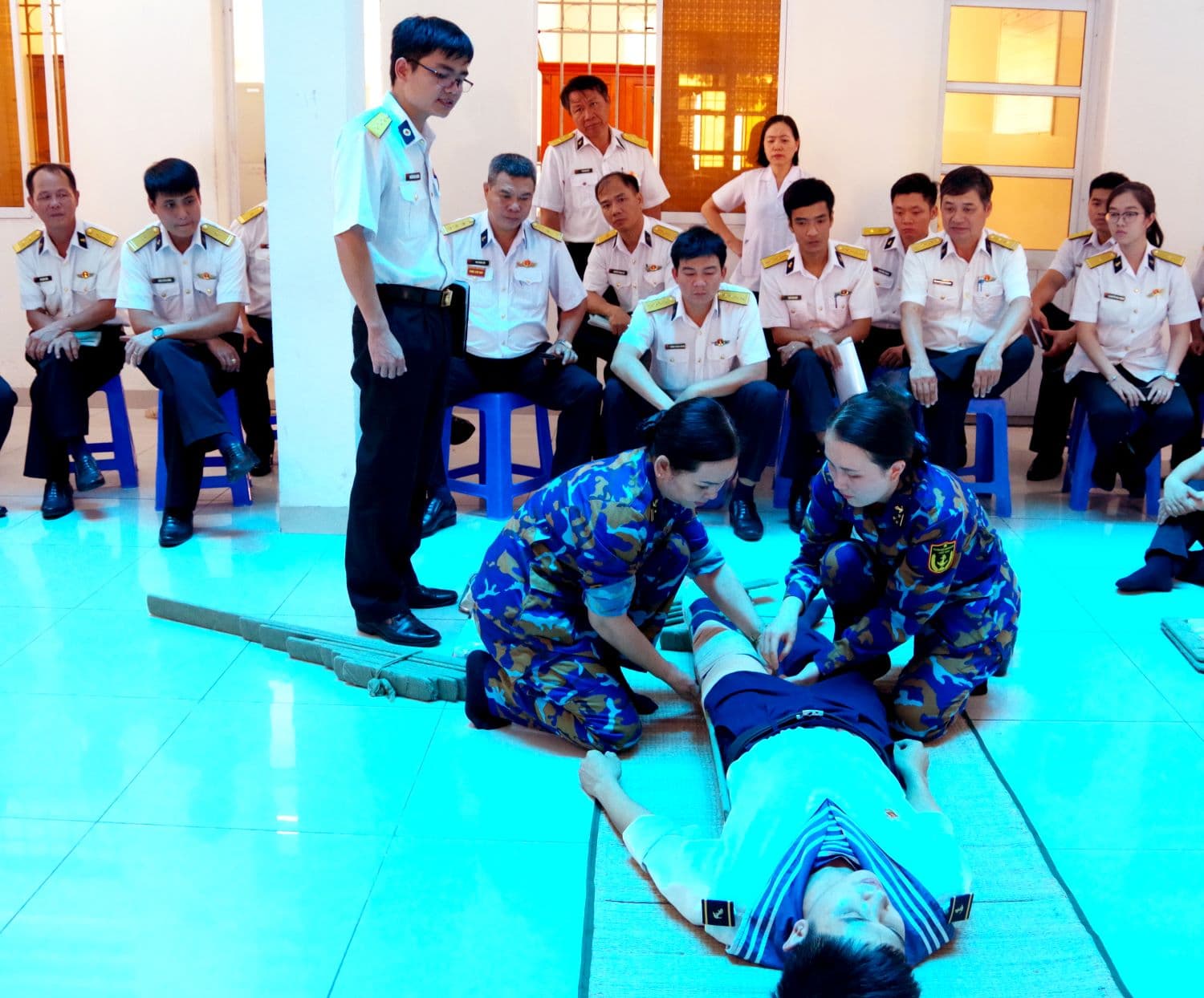 Huấn luyện 5 kỹ thuật cấp cứu và chuyển thương