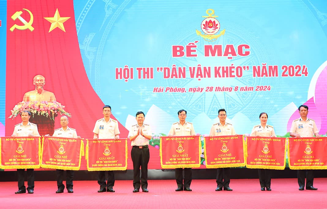 39 lượt tập thể, cá nhân được khen thưởng tại Hội thi dân vận khéo Quân chủng Hải quân năm 2024