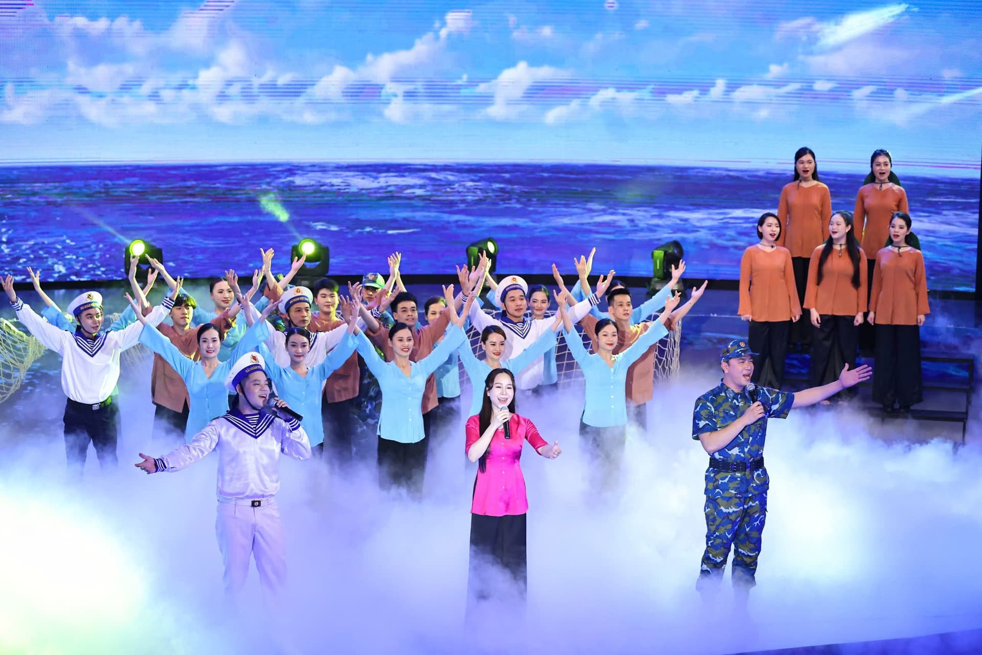 Chương trình nghệ thuật "Giữ biển trời quê hương": Bất khuất tinh thần Việt Nam