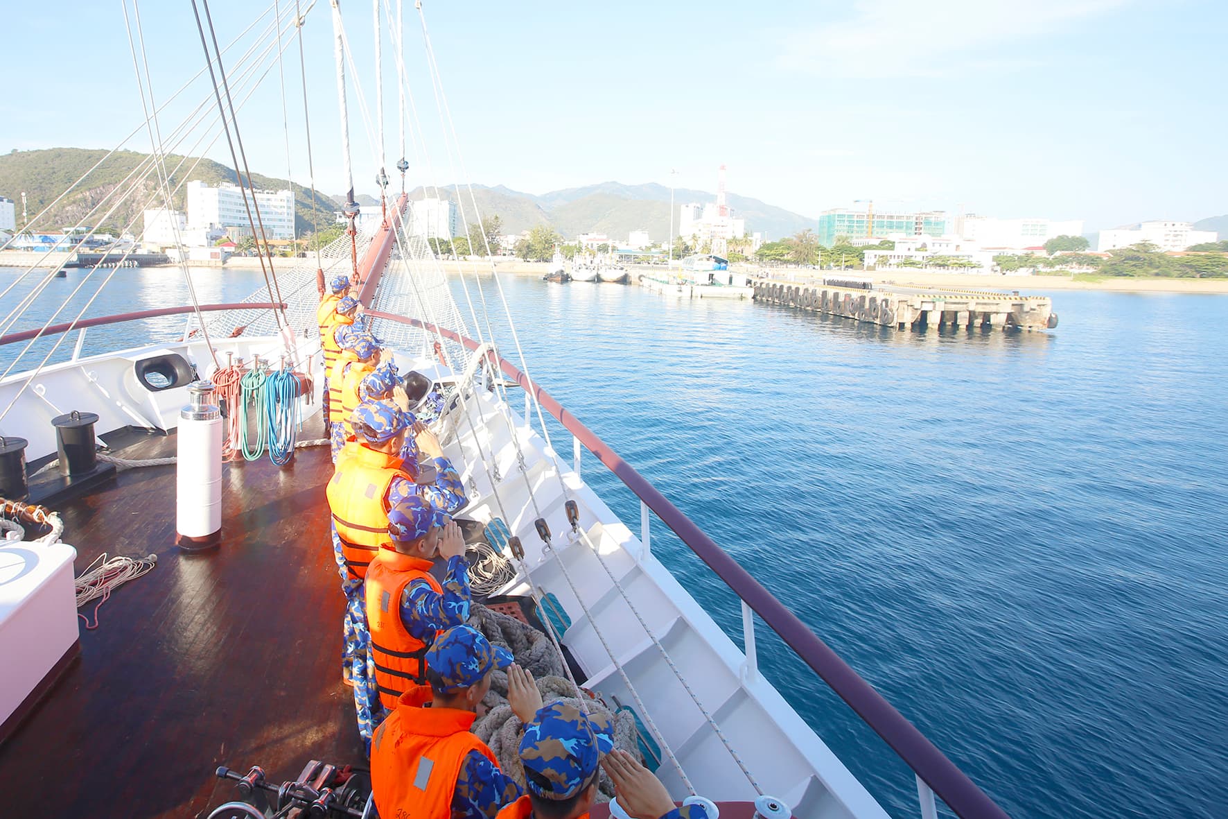 Tàu 286-Lê Quý Đôn cập quân cảng Nha Trang, kết thúc tốt đẹp chuyến thăm và giao lưu với Hải quân Indonesia và Brunei