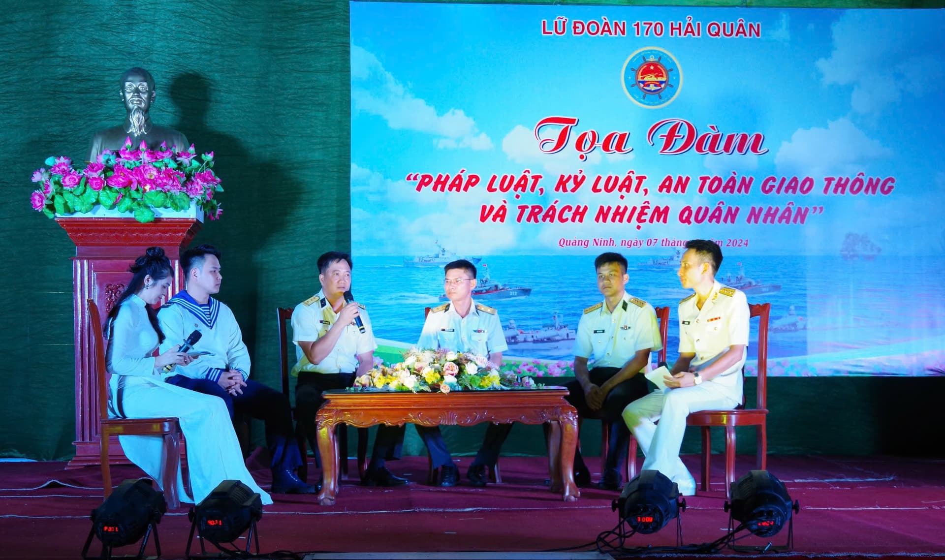 Lữ đoàn 170 tọa đàm “Pháp luật, kỷ luật, an toàn giao thông và trách nhiệm quân nhân”