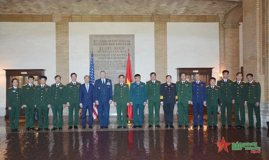 Đại tướng Phan Văn Giang thăm và trao đổi với các học giả tại Đại học Quốc phòng Hoa Kỳ