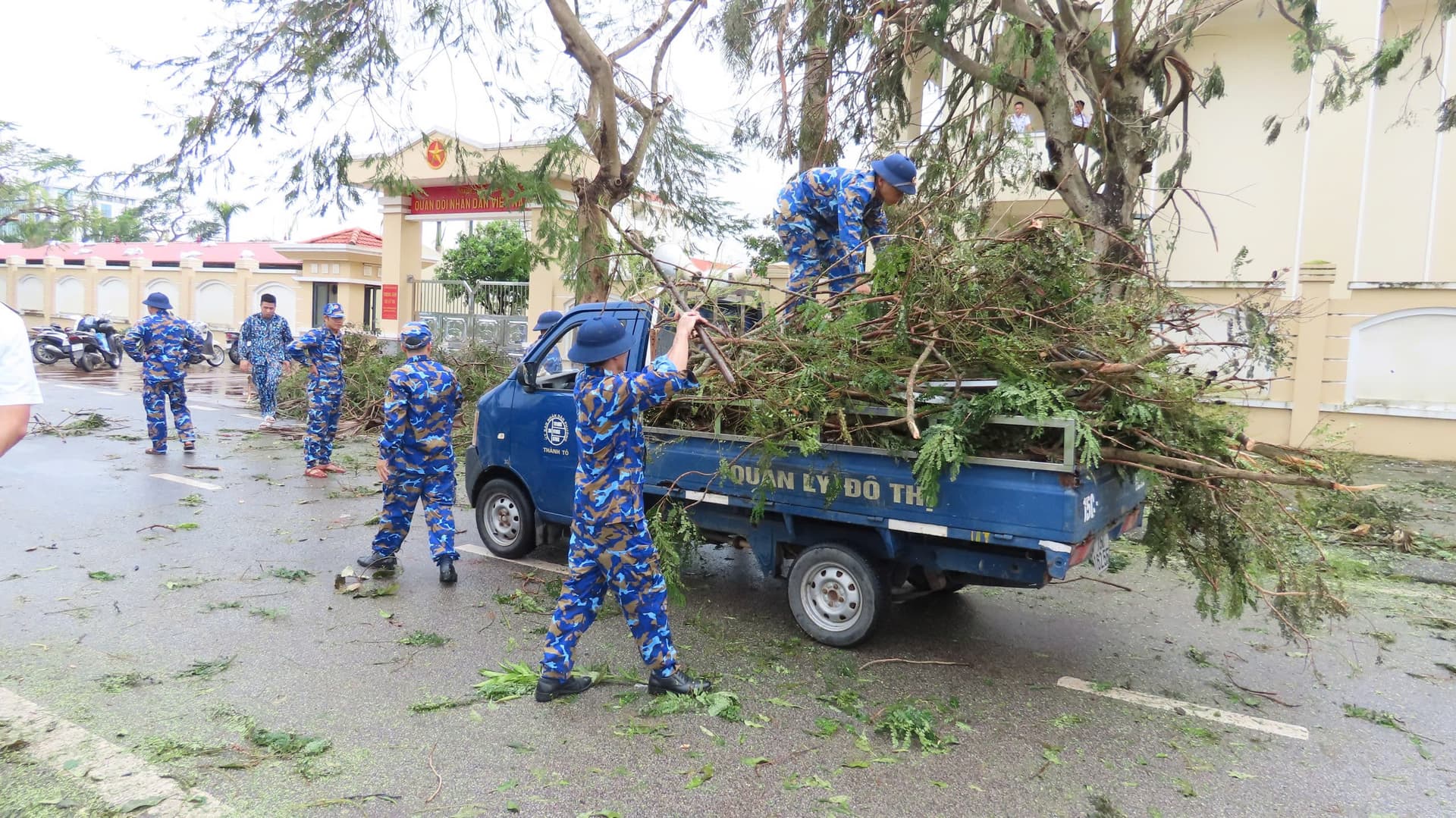 Trung tâm Xử lý tin ra đa khắc phục hậu quả bão số 3 tại khu vực đóng quân