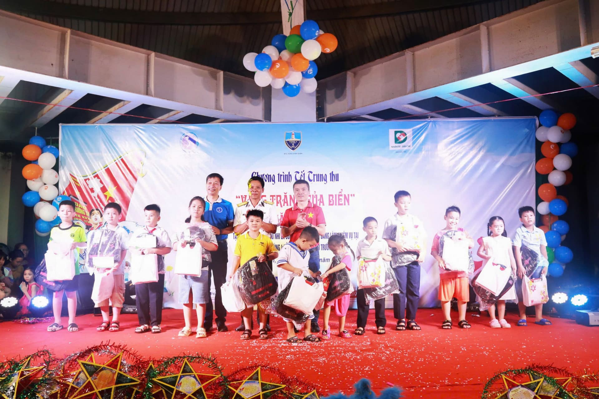 Vùng 4 phối hợp tổ chức chương trình vui tết Trung thu "Vầng trăng của biển"