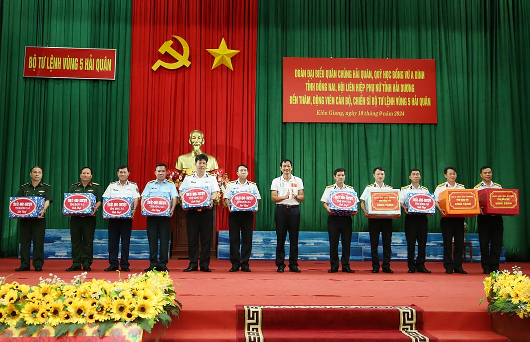 Tổng kết hải trình đi thăm, tặng quà quân và dân vùng biển Tây Nam