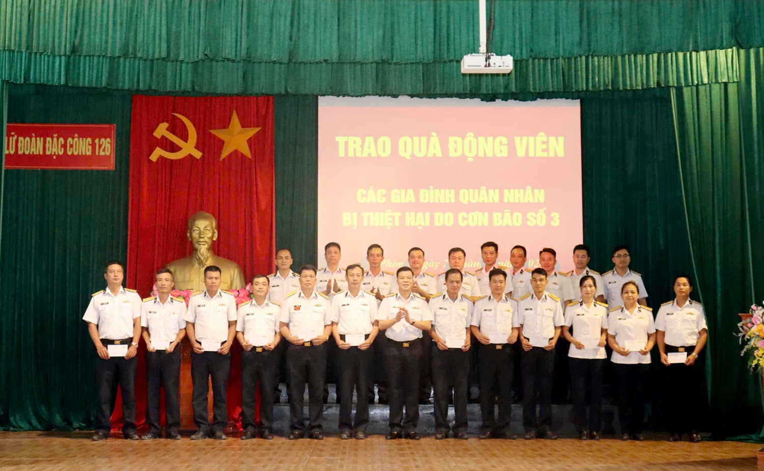 Lữ đoàn 126 hỗ trợ 26 gia đình quân nhân bị thiệt hại do bão số 3